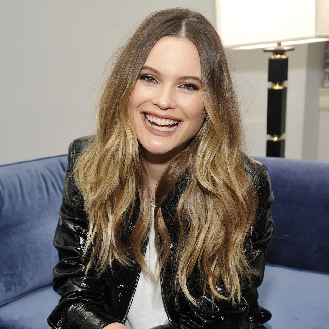 Pregnant Behati Prinsloo Celebrates Growing Baby Bump in Nude Selfie Pregnant Behati Prinsloo Celebrates Growing Baby Bump in Nude Selfie